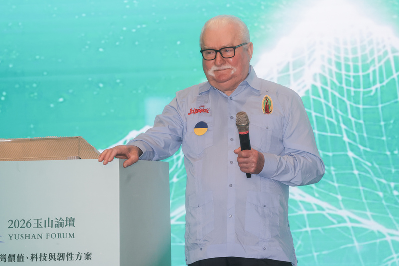 波蘭前總統華勒沙17日以「大師」形容台灣自中國壓力找到適當平衡，強調華語區必須團結對抗共產主義，但要以好的原則為基礎，而台灣能提供解方。圖為華勒沙16日出席第9屆玉山論壇。