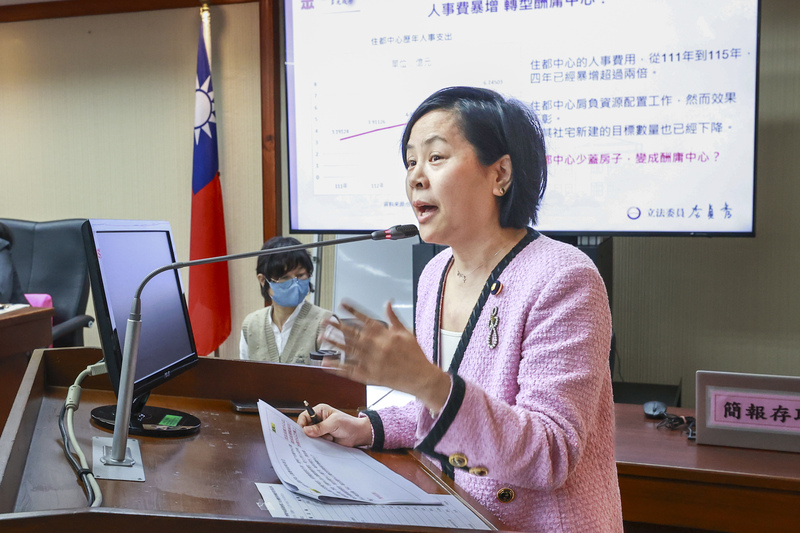 民眾黨立委李貞秀因國籍問題引發資格認定爭議。

