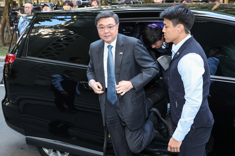 CD
卓榮泰：赴日觀戰WBC是私人行程
行政院長卓榮泰日前拿出赴日本觀賞世界棒球經典賽
的相關單據，被在野黨立委質疑。卓榮泰（左）17日
受訪說，這是假日的私人自費行程，卻要逼他說這是
公務行程，居心何在，也請在野黨立委適可而止，國
家不能這樣被玩弄。
中央社記者吳家昇攝 115年3月17日
