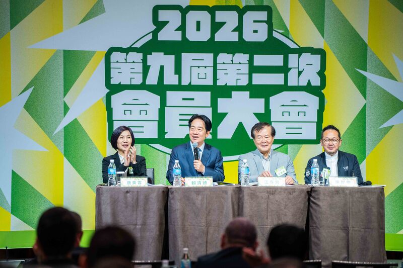 中華文化總會17日舉辦第9屆第2次會員大會，並完成英文更名程序，圖左至右為文總諮議委員召集人唐美雲、總統賴清德、文總副會長江春男、文總秘書長李厚慶。（文總提供）