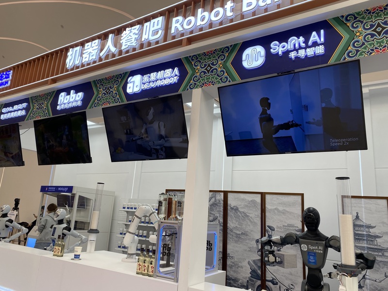 北京中關村論壇設置的機器人餐吧（餐飲吧台）。根據介紹，這是具身智慧與餐飲結合的項目。
中央社記者呂佳蓉北京攝 115年年3月26日
