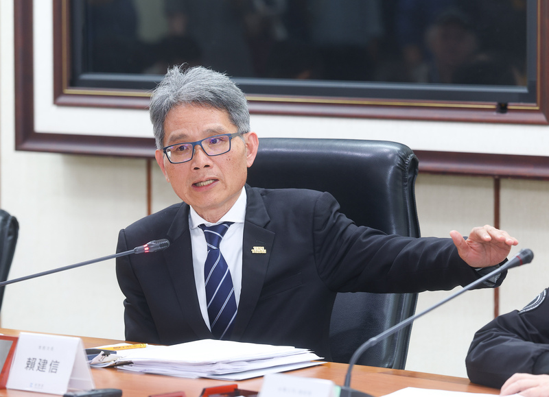 經濟部次長賴建信出席電價審議會會後記者會。