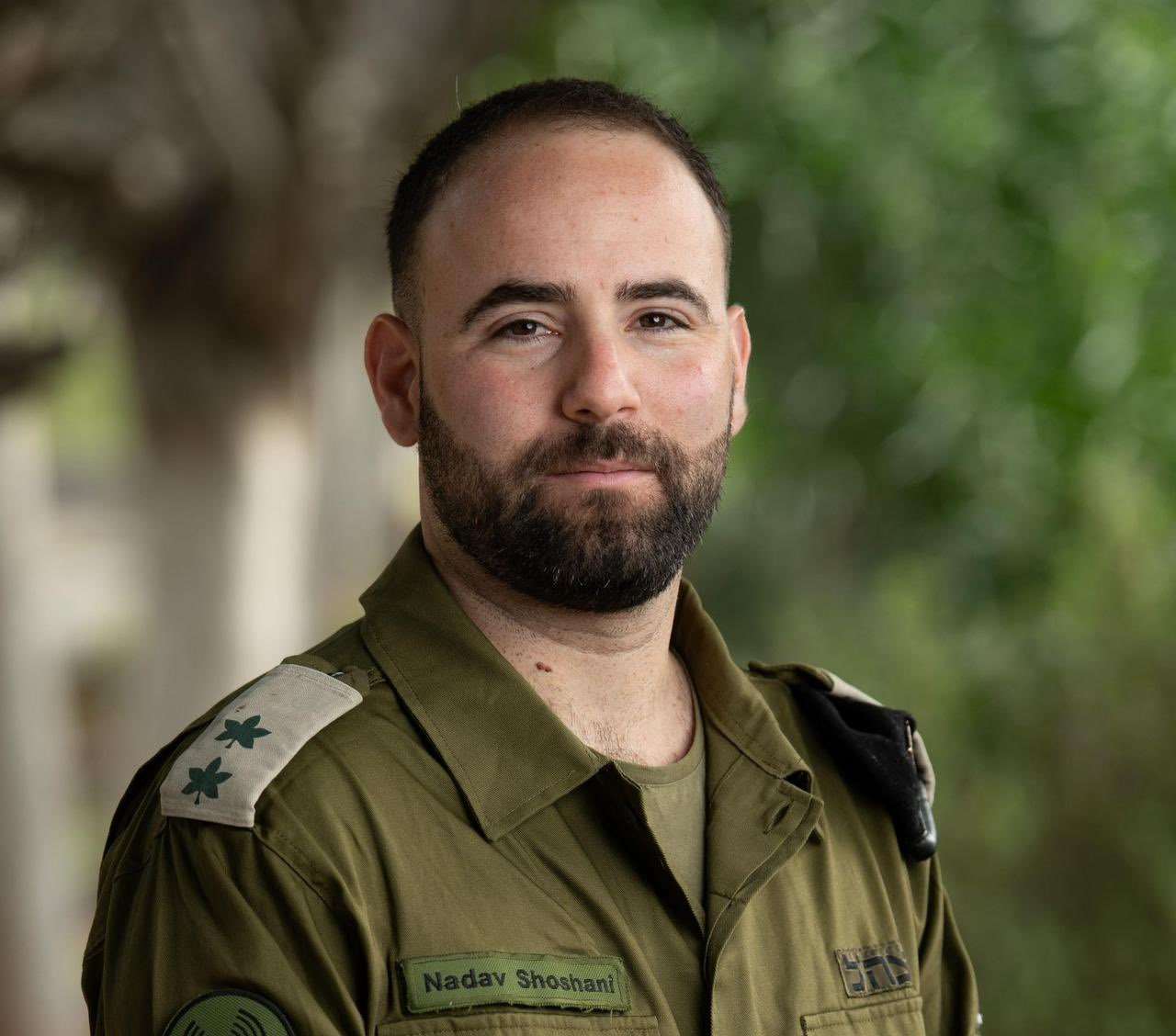 以色列軍方發言人修夏尼中校表示，真主黨近期擴大在黎巴嫩南部的軍事行動，每天朝以色列的方向發射數百枚火箭彈，並在當地部署菁英作戰部隊拉德萬部隊數百名成員。(X@LTC_Shoshani)