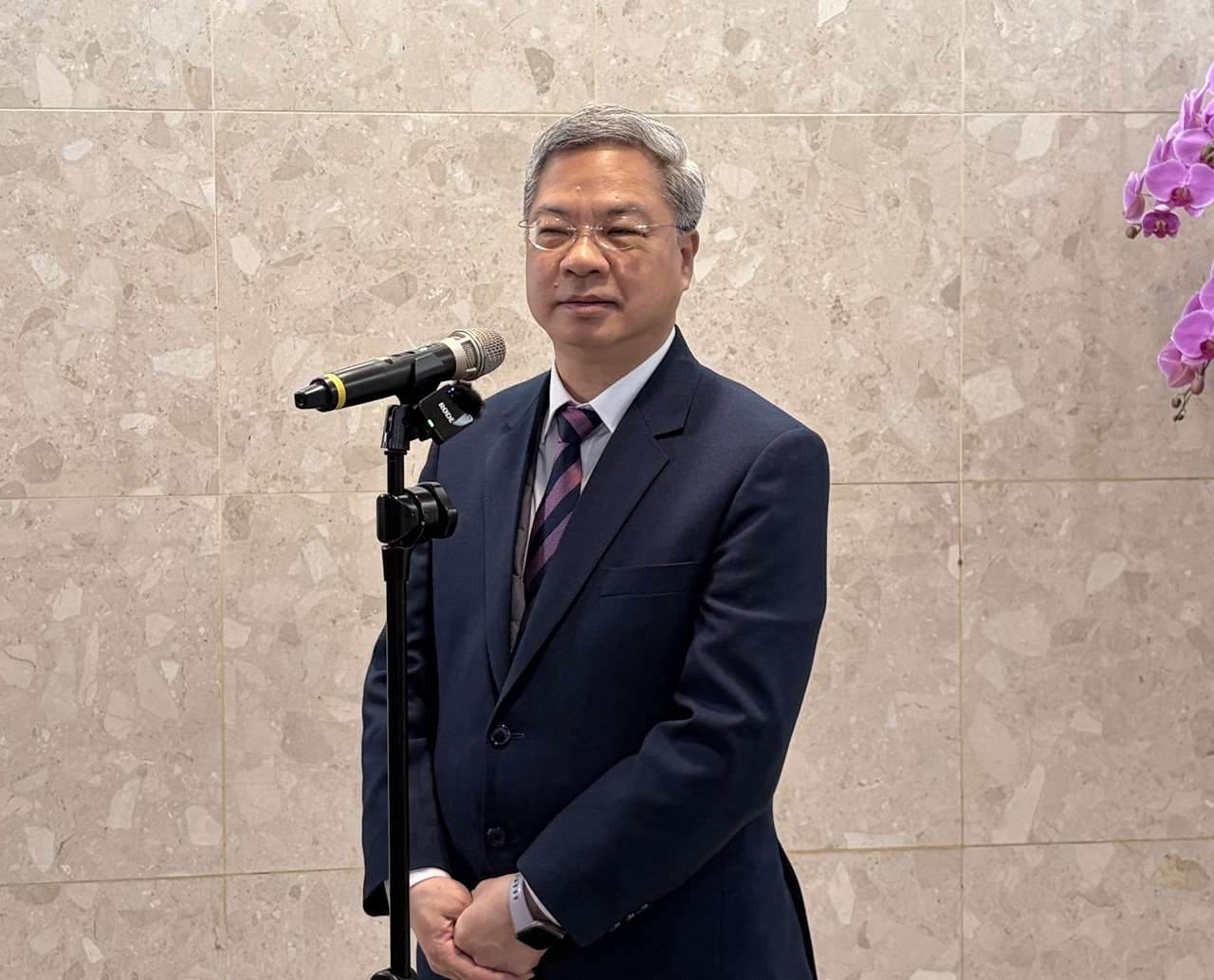 電價審議委員會將在月底召開，經濟部長龔明鑫指出，經濟部立場期盼穩定物價，但最終將交由委員會決議。(蔡芃敏 攝)