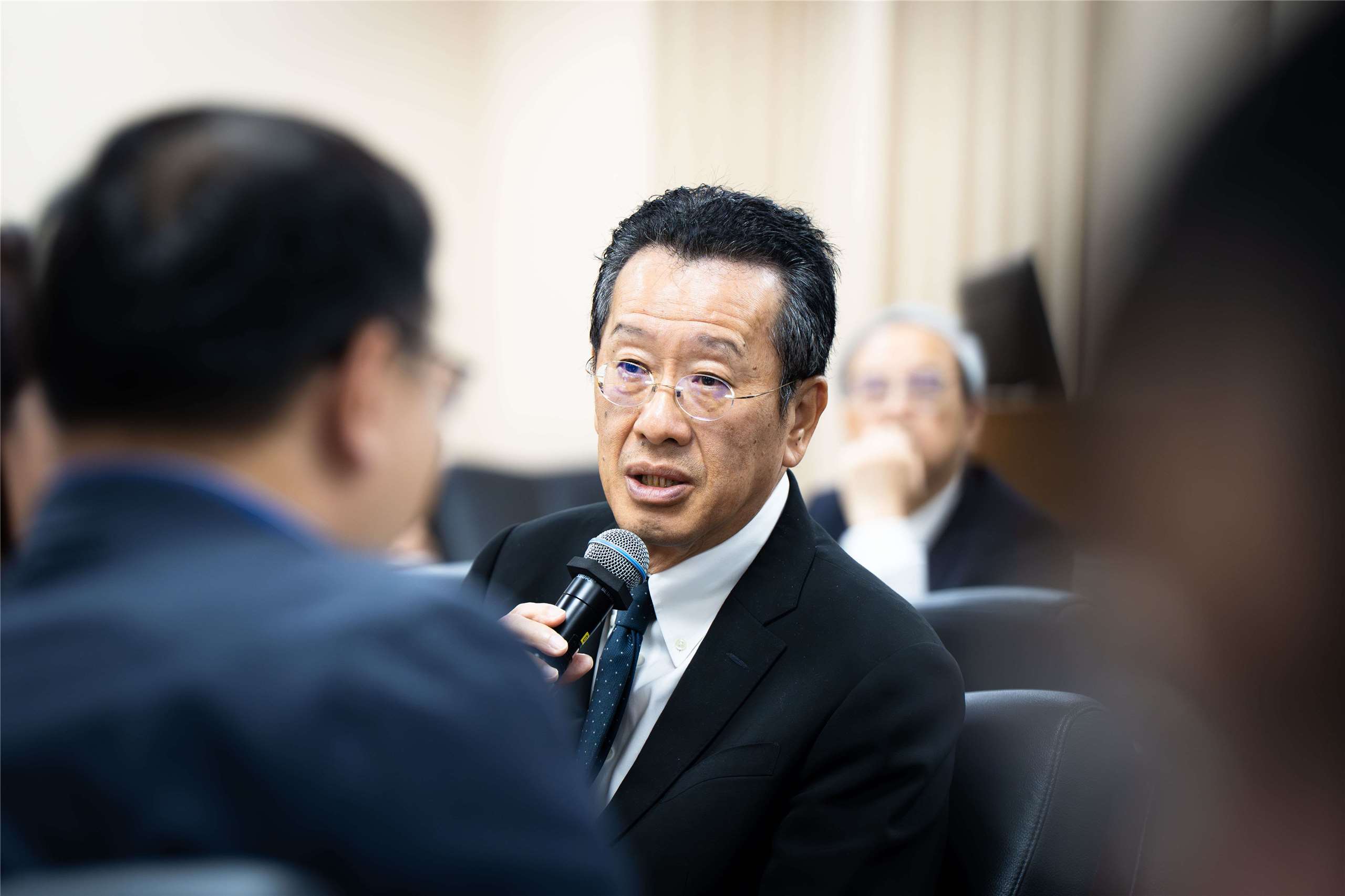 面對在野要求軍購特別條例應僅限「對美軍購」案項，國防部長顧立雄25日在立法院表示，國防需求不應區分軍購、商購或委製等管道。(楊仁翔 攝)