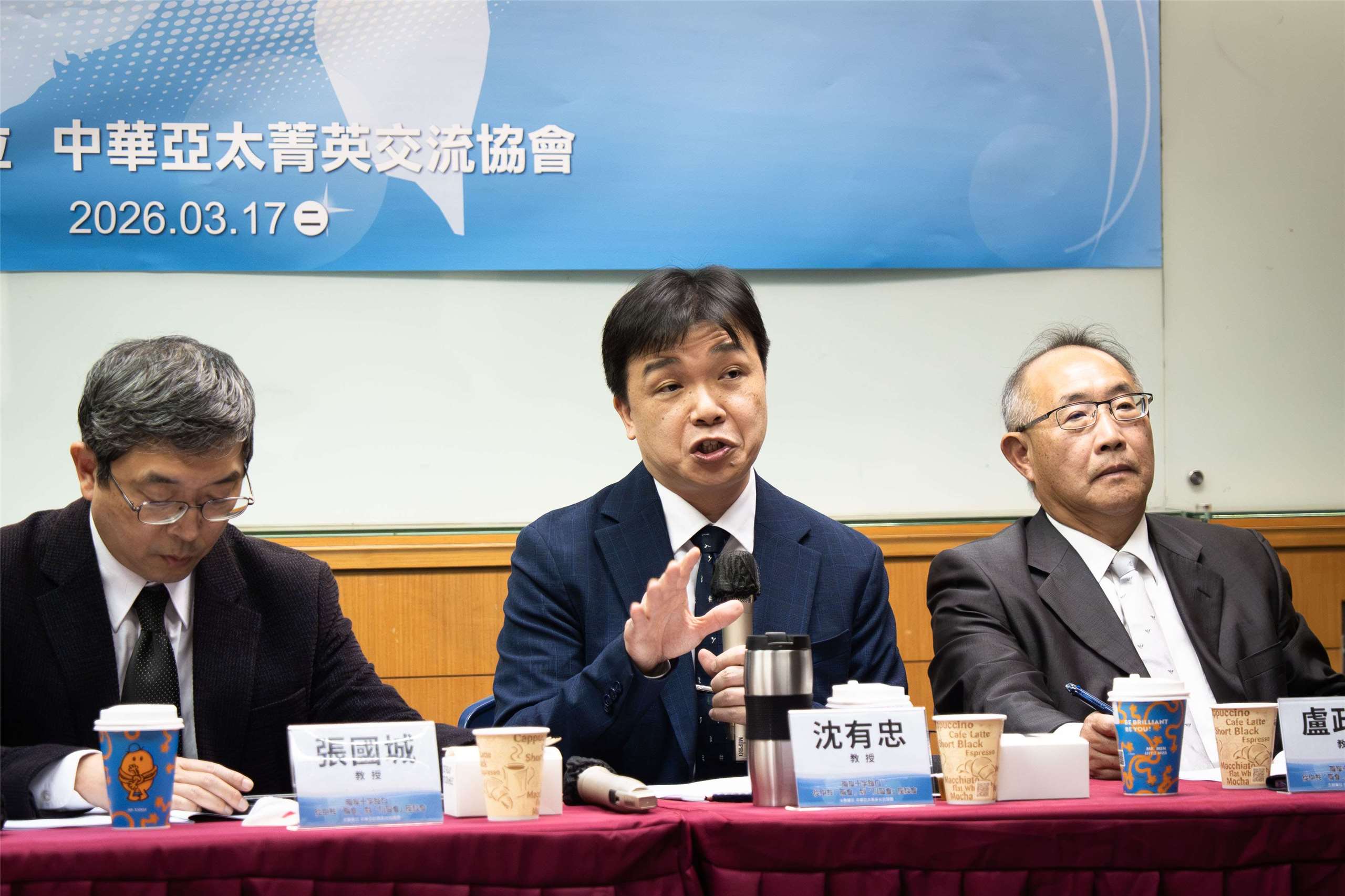 陸委會副主委沈有忠17日表示，不論美中「川習會」何時舉辦、談了什麼，台灣內部仍應團結看待，支持國防。(楊仁翔 攝)