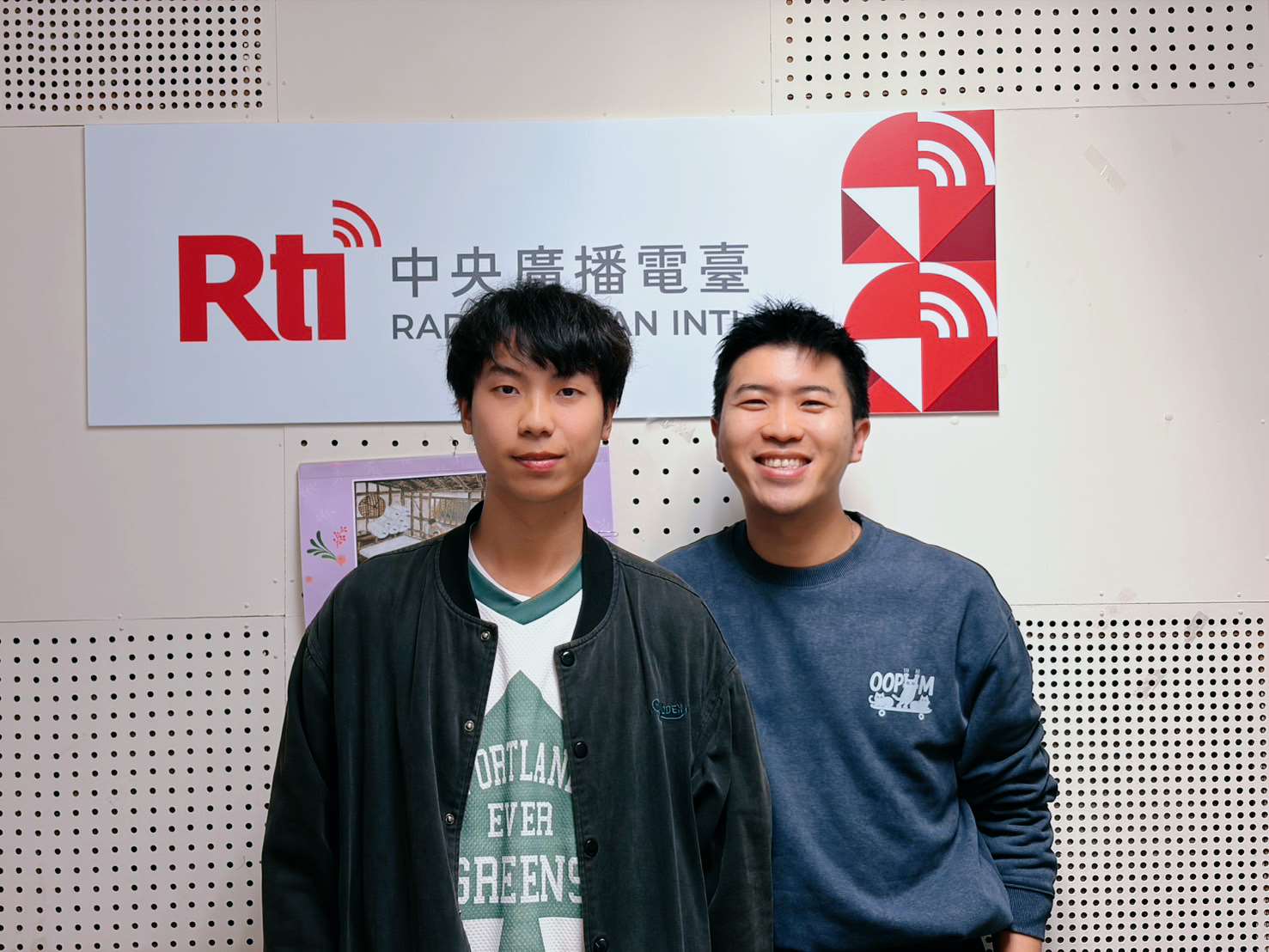 來賓郭鈞瑞（左）與主持人內克