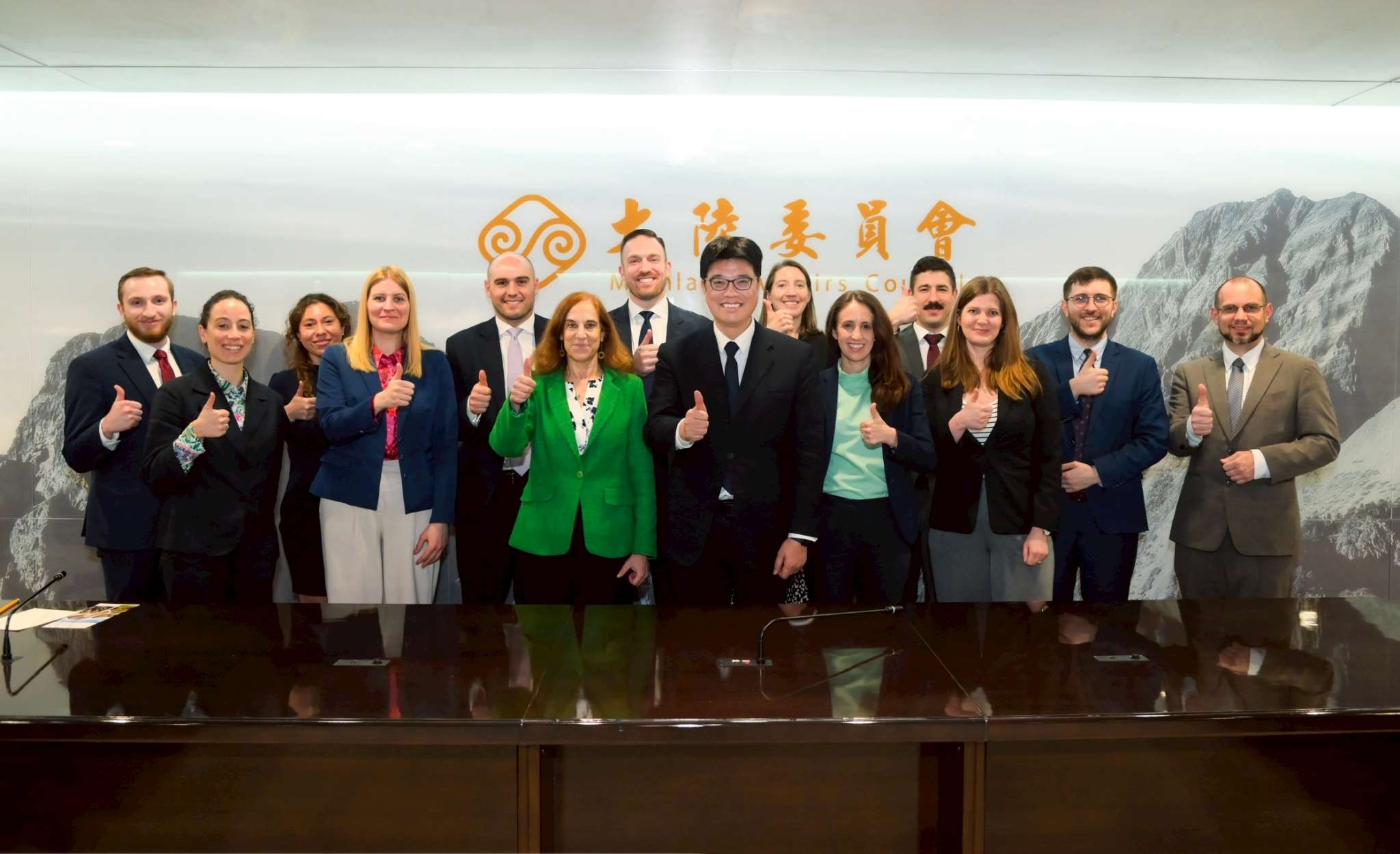 「台美歐政策計畫」訪團來台，前往陸委會交流。(陸委會提供)