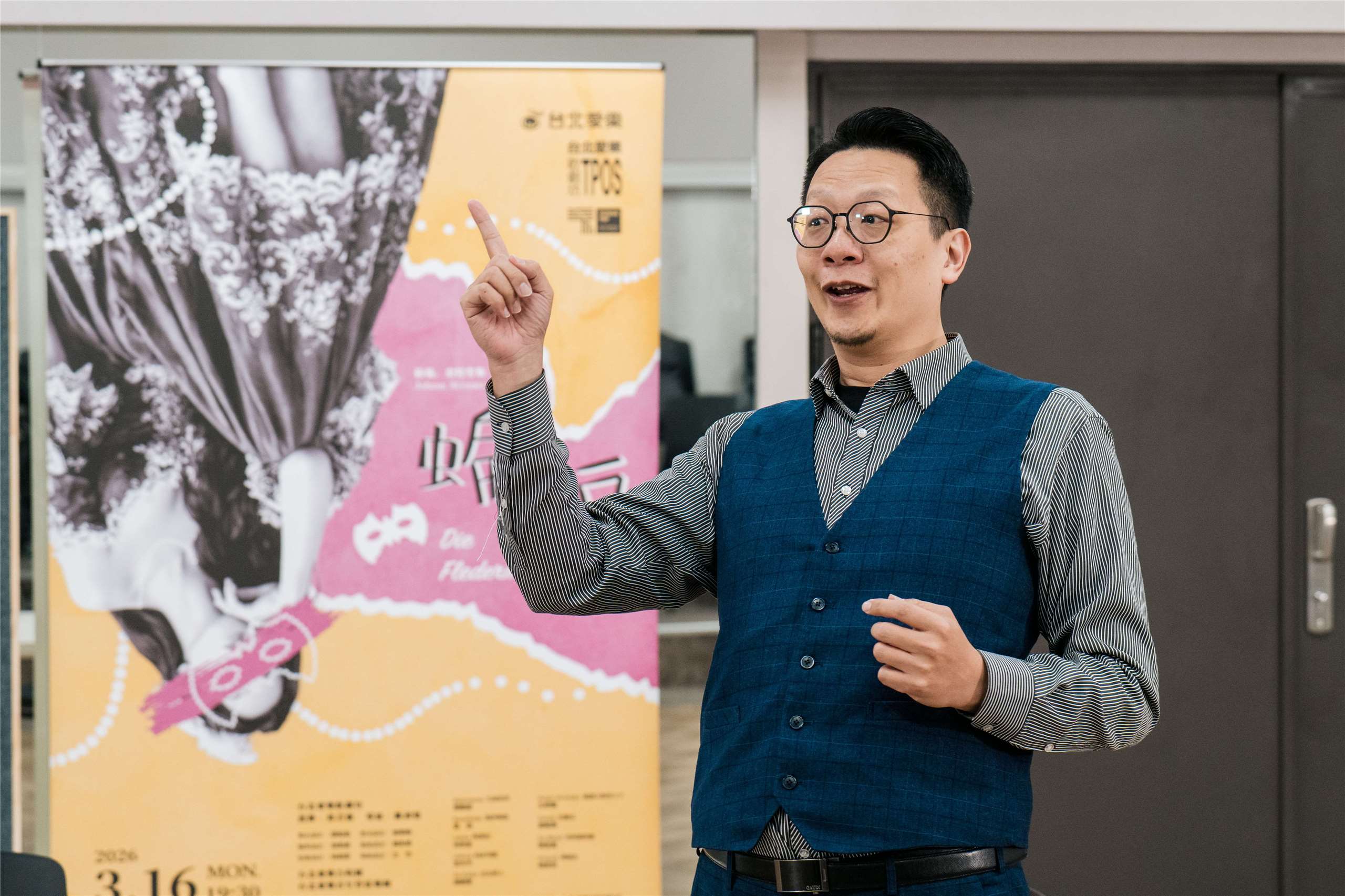 台北愛樂歌劇坊─約翰•史特勞斯二世《蝙蝠》彩排中  飾典獄長之 男低音 謝銘謀