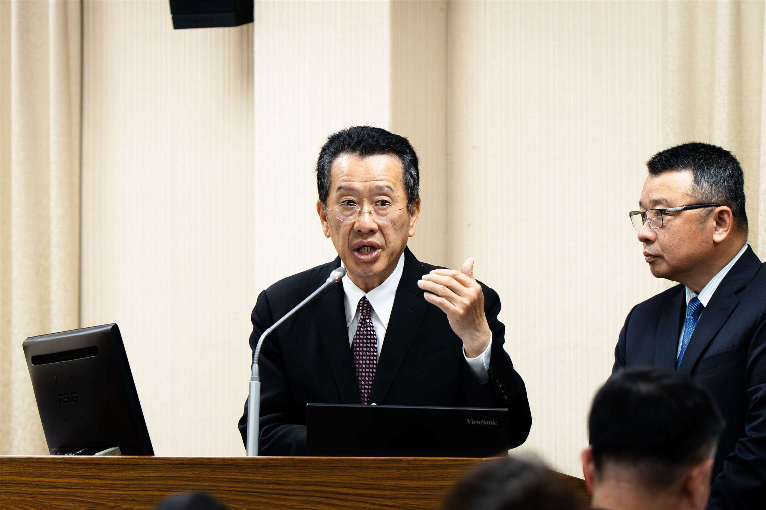 國防部長顧立雄23日在立法院表示，建構可恃戰力不應區分軍購、商售或委製，國防採購特別條例也不該僅限於軍購案項。(楊仁翔 攝)