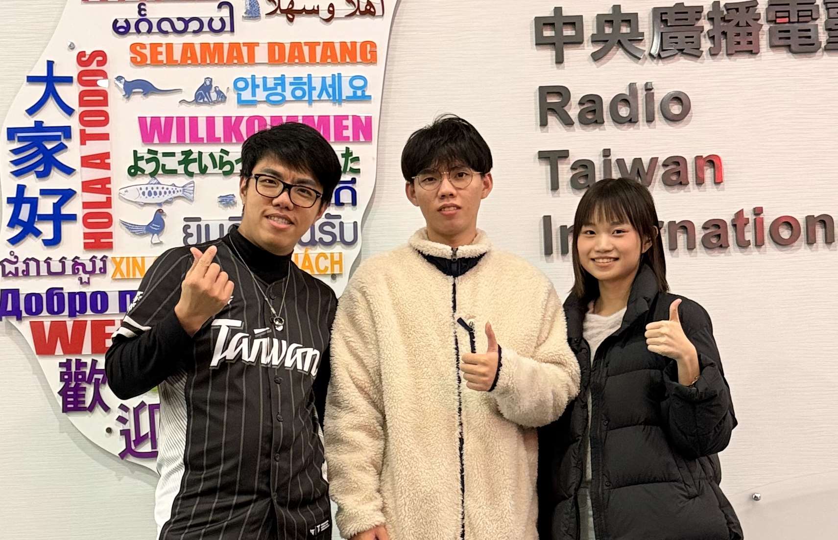 《臺灣夜市 Taiwan Yes》主持人曾偉旻，專訪台南高商學生黃啟軒、肉圓仔