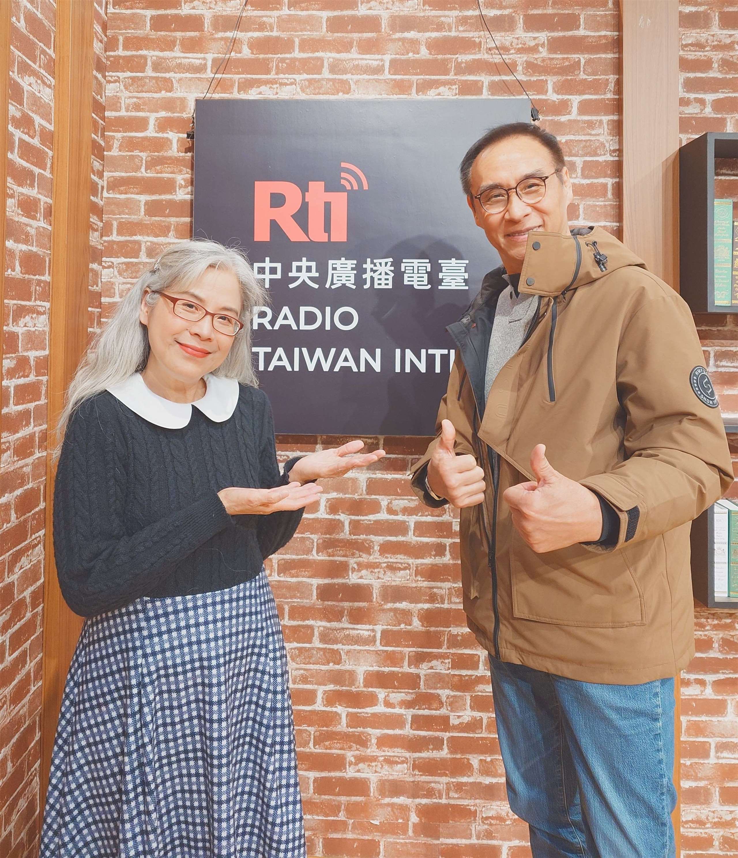 Voice to the World節目主持人介文專訪睽違多年舉辦專場「重提往事」讚聲演唱會的民歌手王瑞瑜