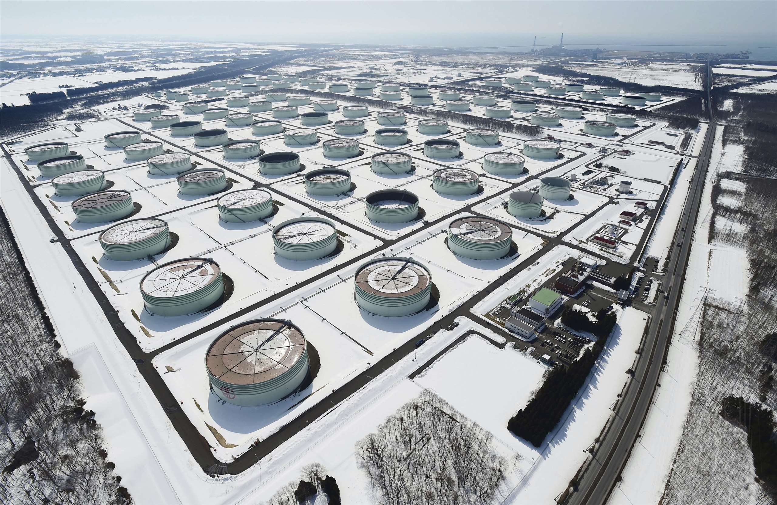 圖為日本北海首苫小牧東部國家石油備蓄基地。