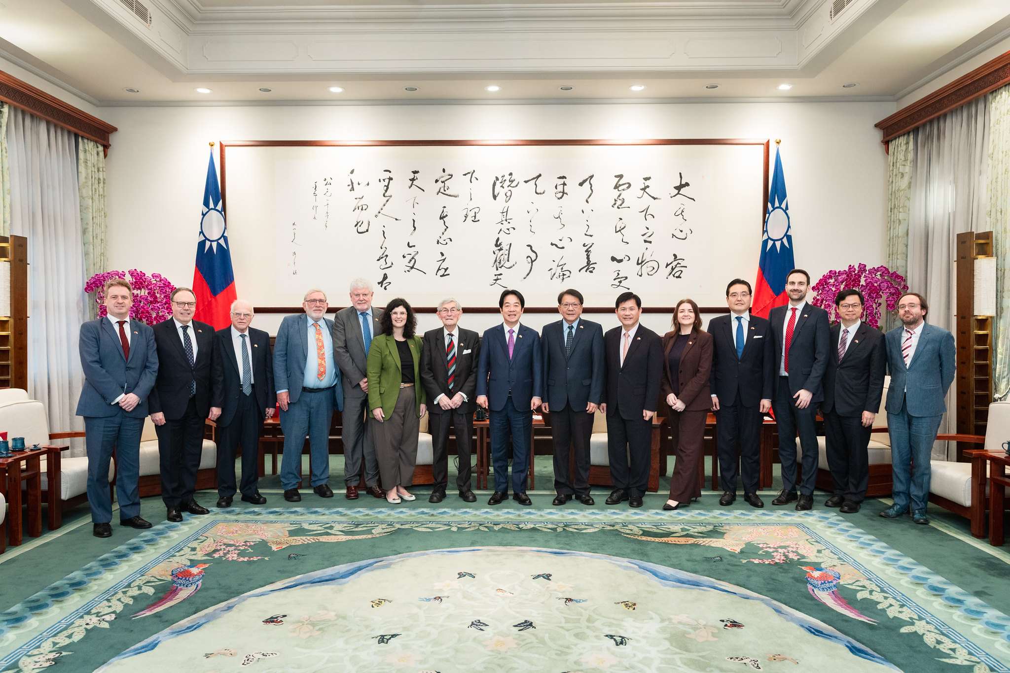 賴清德總統31日接見英國國會「台英國會小組」訪問團。(圖：總統府)