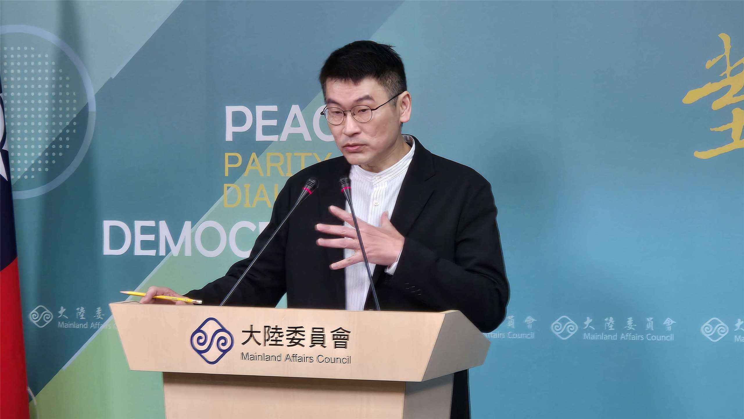 陸委會副主委梁文傑12日主持陸委會例行記者會。(陳國維 攝)