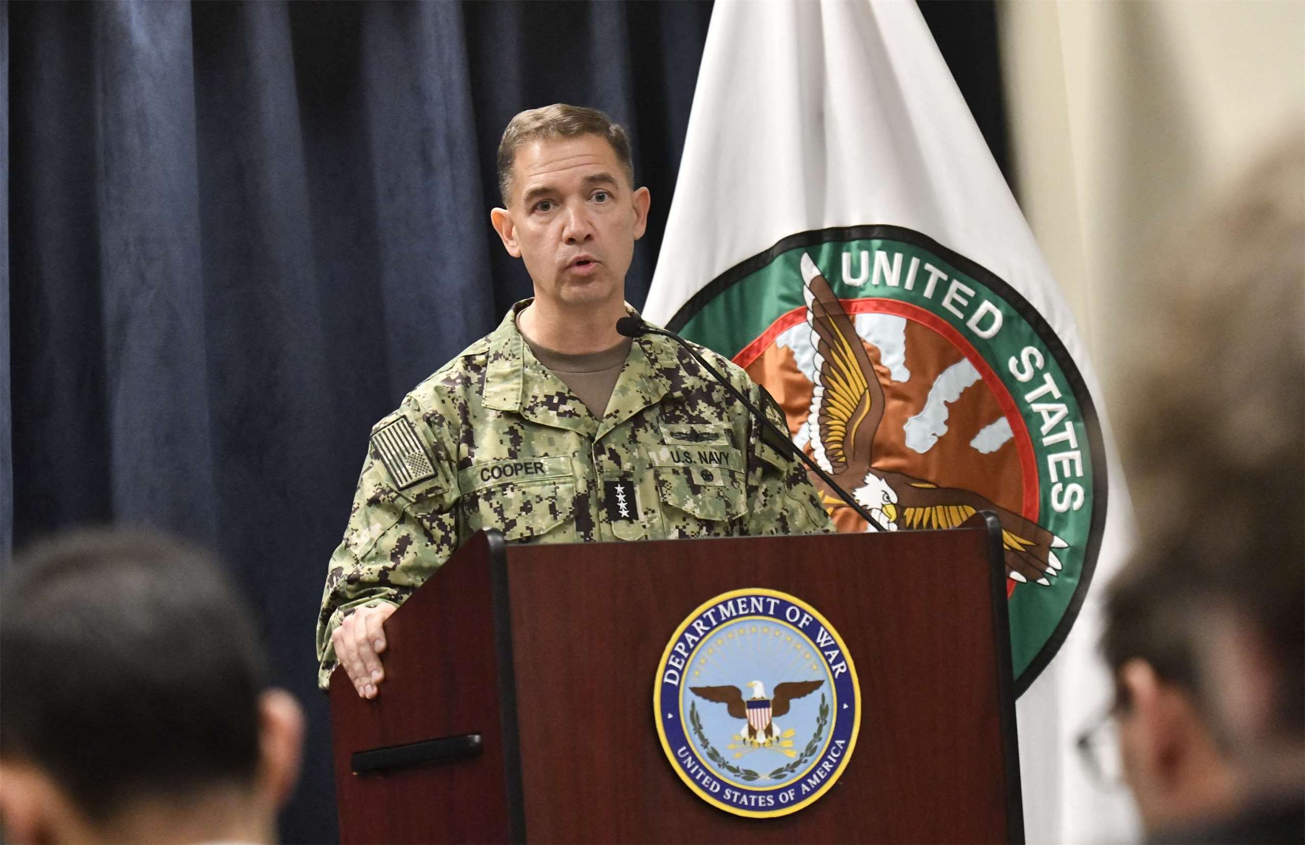 美國海軍上將古柏（Brad Cooper）(圖)在記者會上表示，美軍已經擊沉30多艘伊朗船艦。