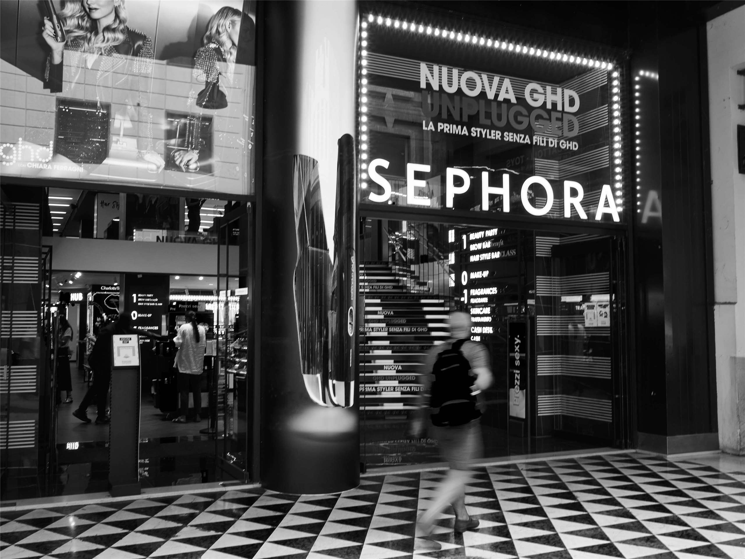 法國精品集團LVMH旗下美妝品零售商絲芙蘭(Sephora)。(圖 : unsplash)