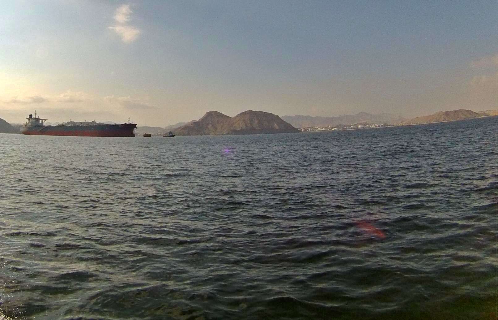 位於荷莫茲海峽外圍的費赫勒港是阿曼重要的原油出口港口。(維基百科/CC BY-SA 3.0)