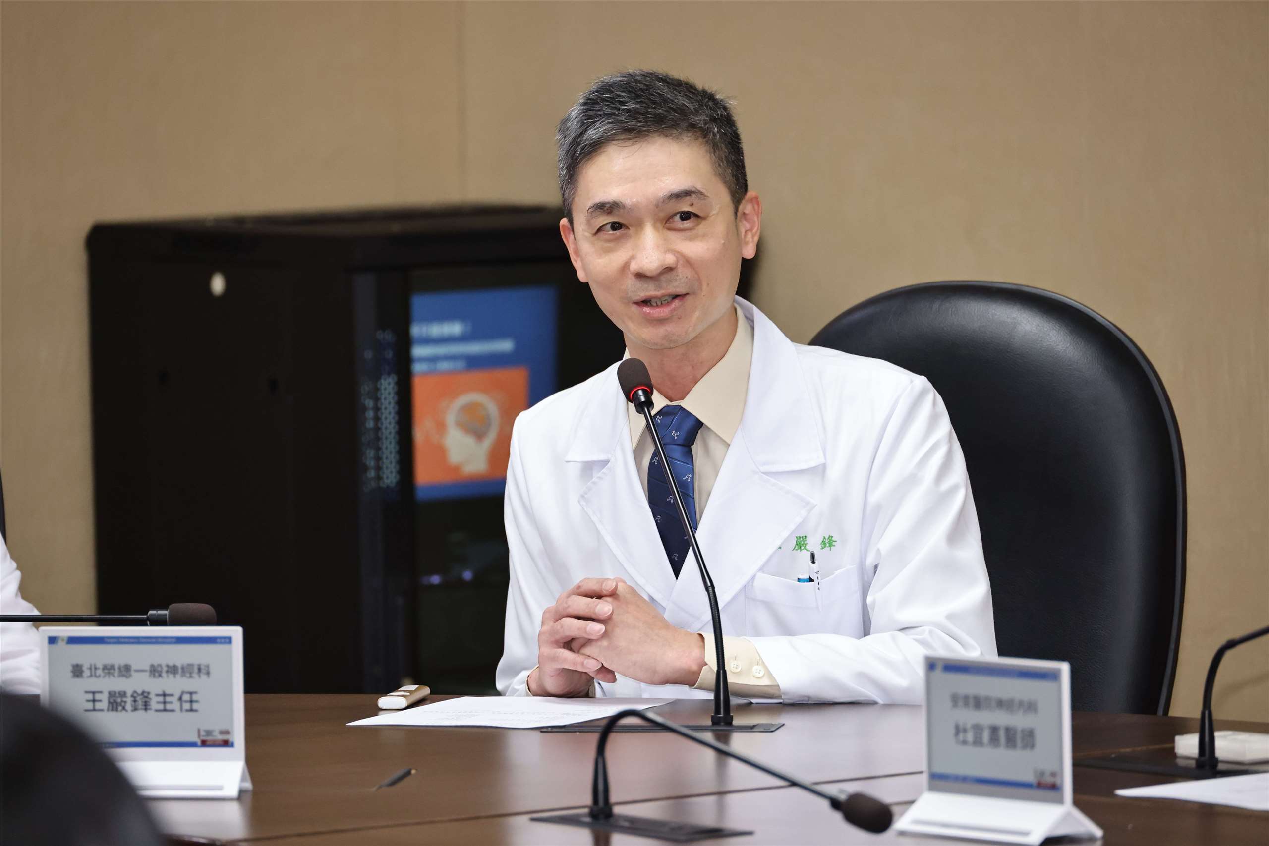 北榮一般神經科主任王嚴鋒團隊最新研究顯示，高達7成的偏頭痛患者同時飽受頭暈或暈眩之苦。(北榮提供)