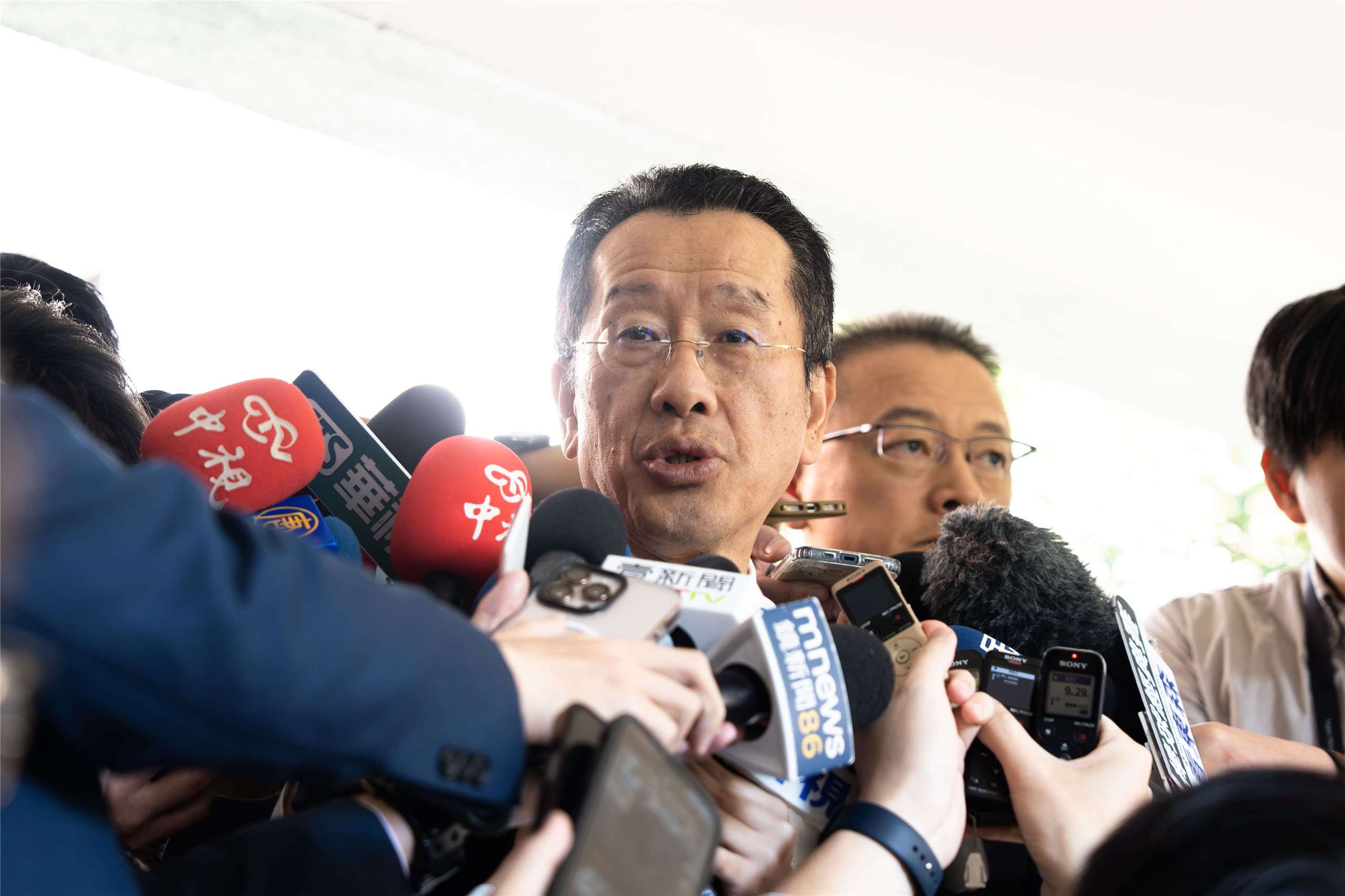 國防部長顧立雄17日表示，已尋獲日前失事的F-16戰機黑盒子，後續將送回美國原廠進行判讀，所需時間約為一個月。(楊仁翔 攝)