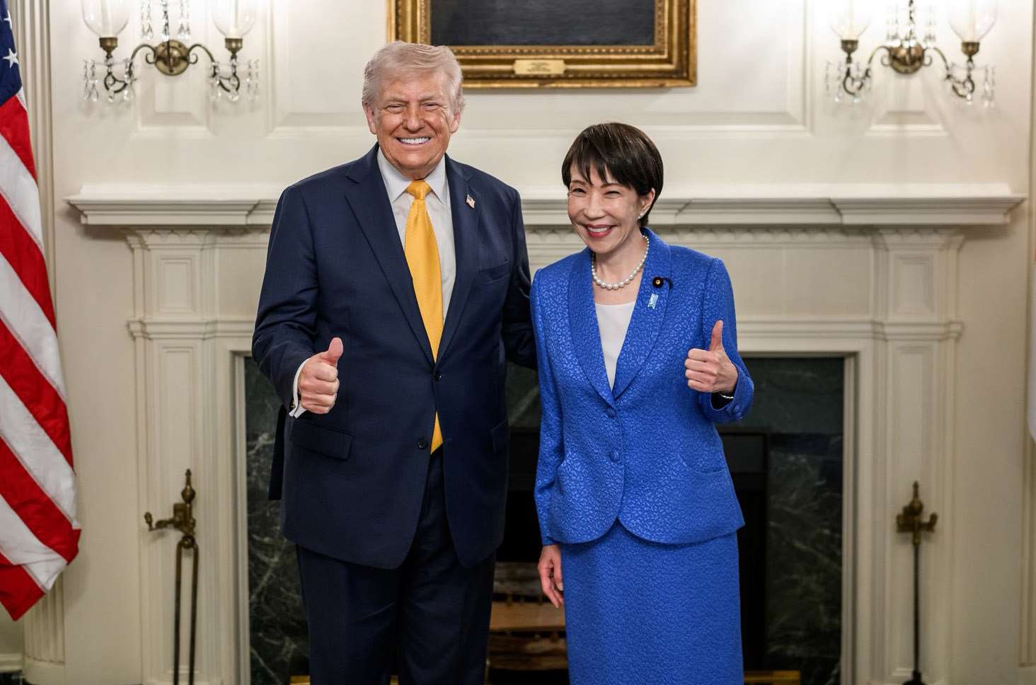 美國總統川普(左)19日在白宮會見來訪的日本首相高市早苗(右)。(X@White House)