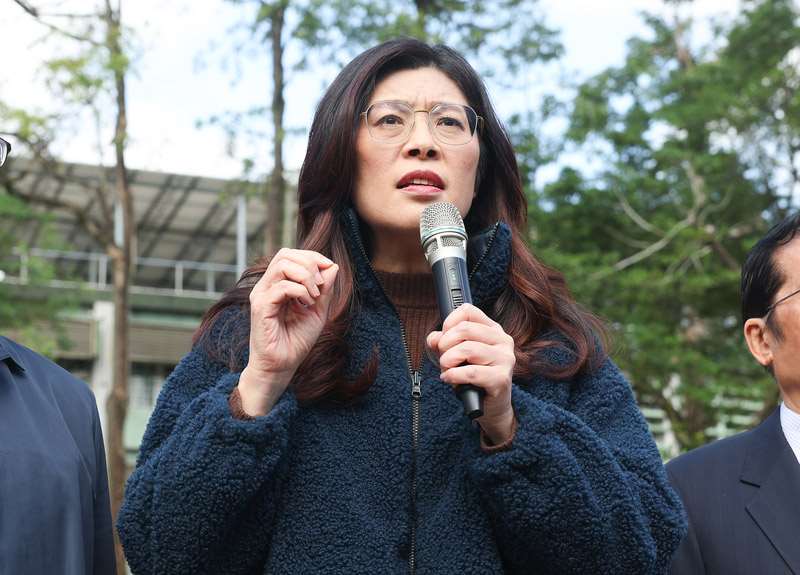 國民黨主席鄭麗文12日在台北出席總理逝世 101週年獻花致敬紀念活動，致詞緬懷孫中山的革命精神。 (圖：中央社)