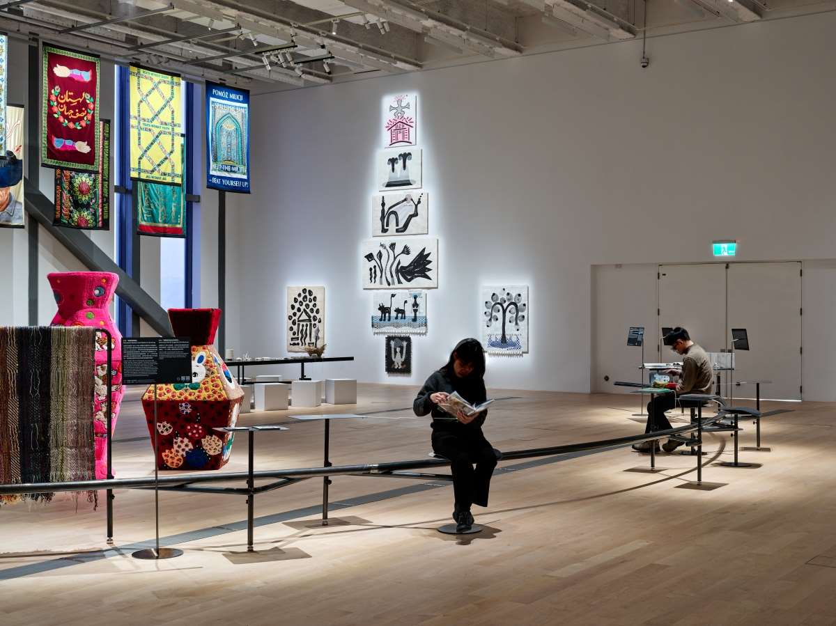 棉線與石頭展覽現場  圖片提供：新北市美術館，攝影：揅空間工作室