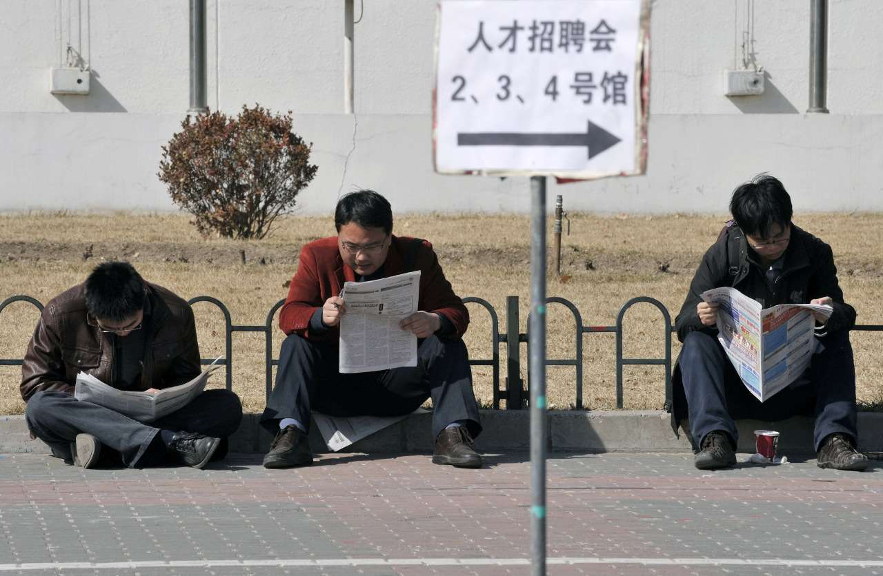 經濟疲弱下，中國不少成長於改革開放時代的中產階級被裁員，頓時面臨中年失業及階級向下流動的困境。資料照。(美聯社/達志影像)
