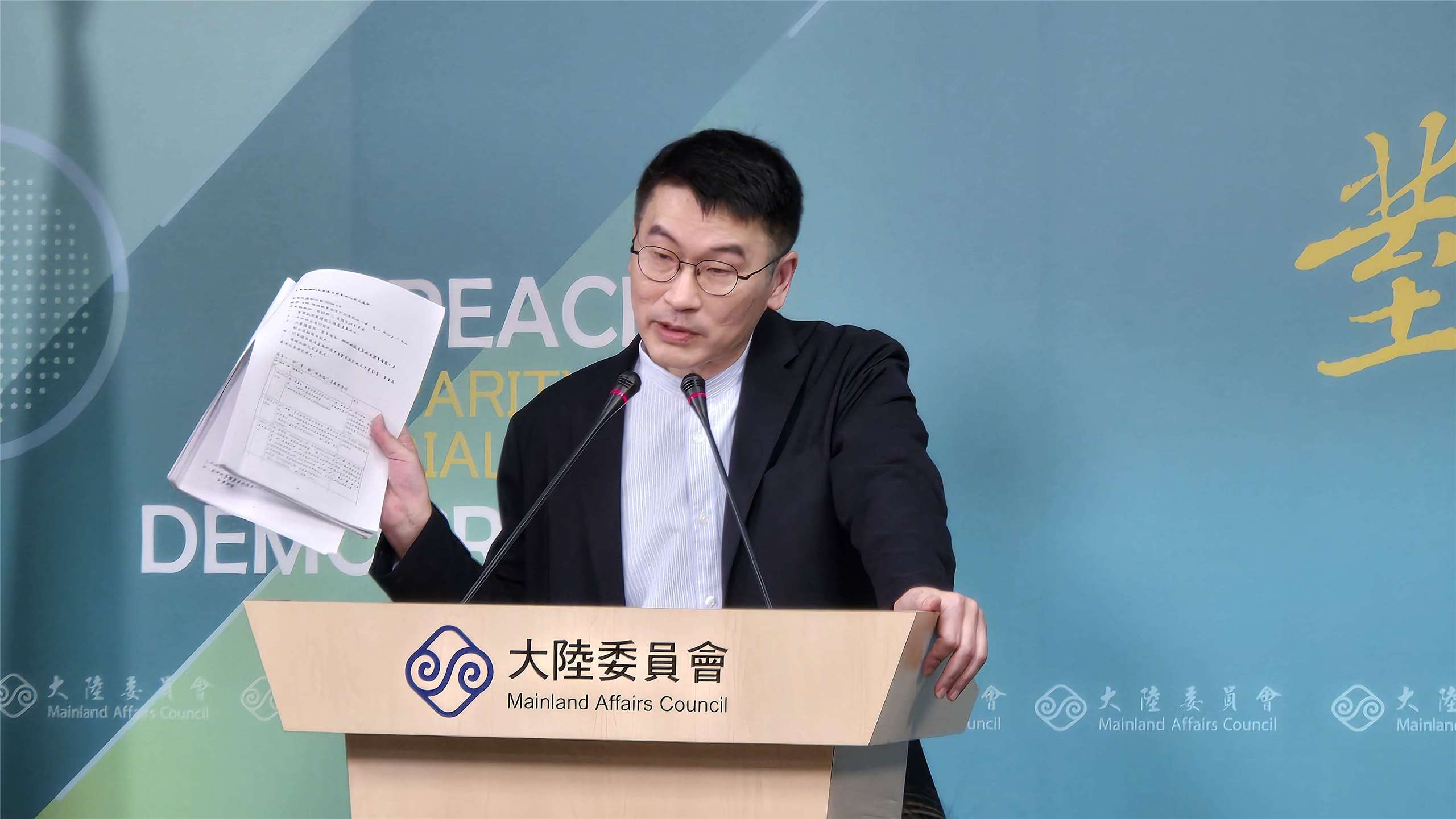 陸委會副主委梁文傑26日主持陸委會例行記者會。(陳國維 攝)