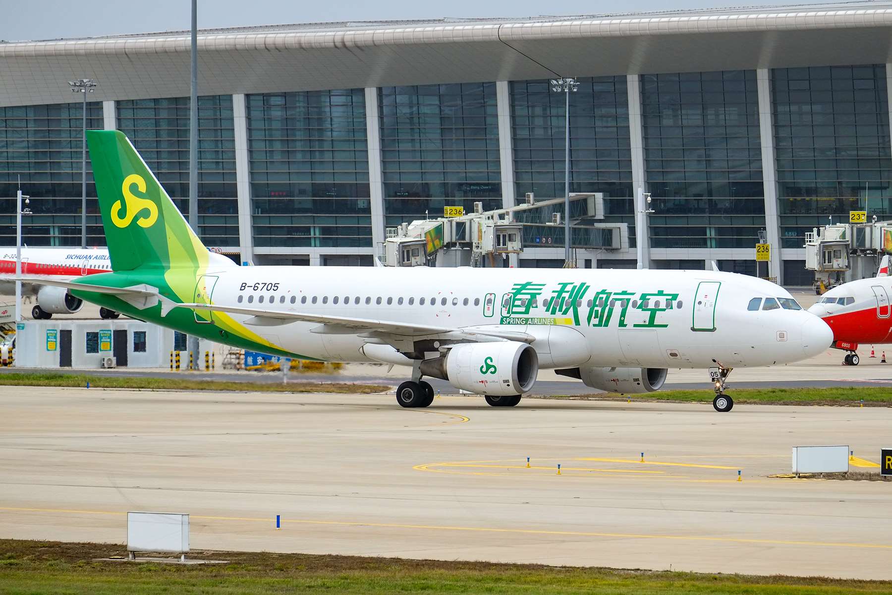 春秋航空上調國內航線燃油附加費。(圖：維基)