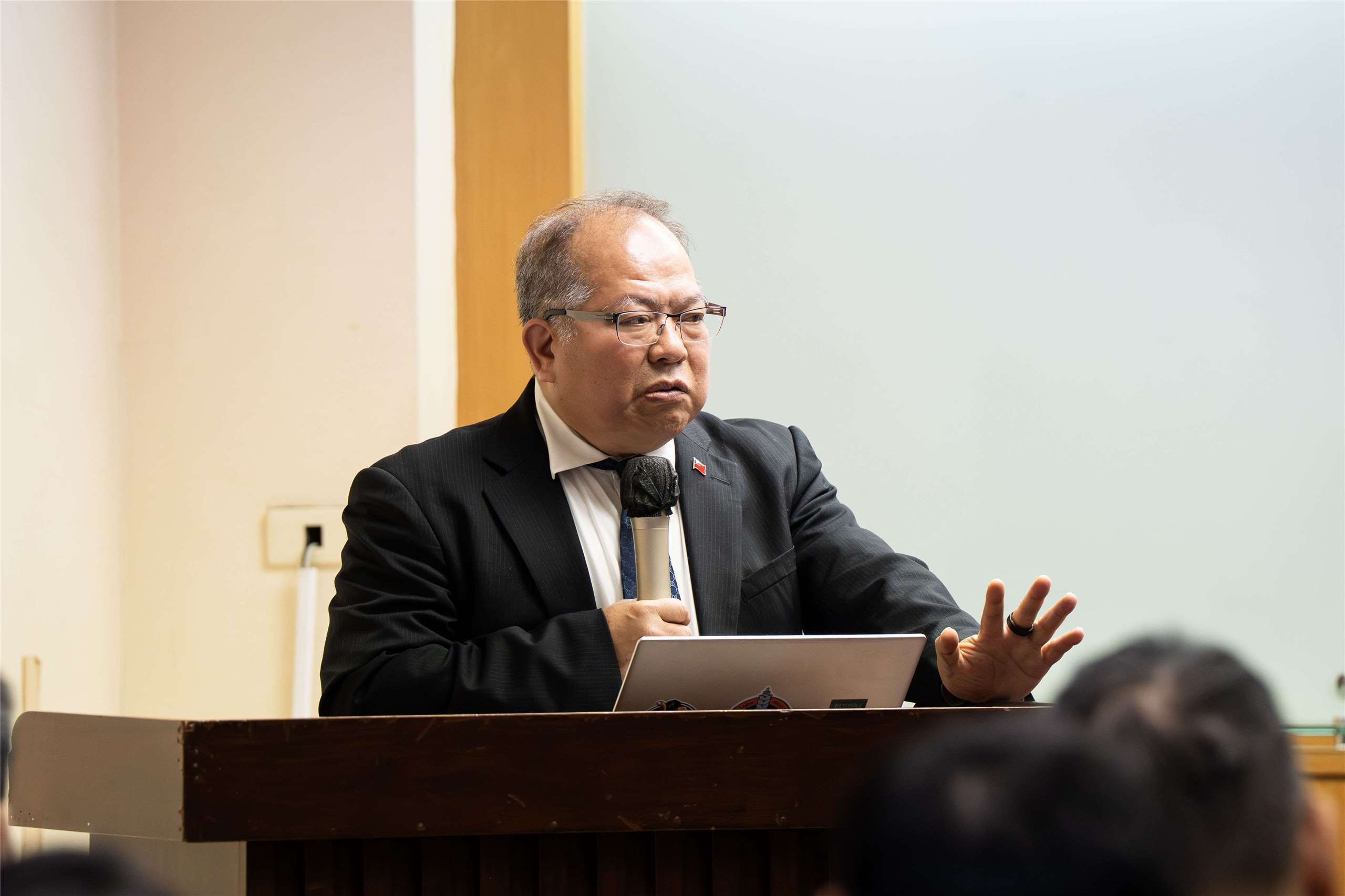 安全台灣學會理事長楊太源12日表示，中共2026年的軍費高達新台幣8.7兆，已達台灣的11倍，呼籲國人應支台灣國防建設。(楊仁翔 攝)
