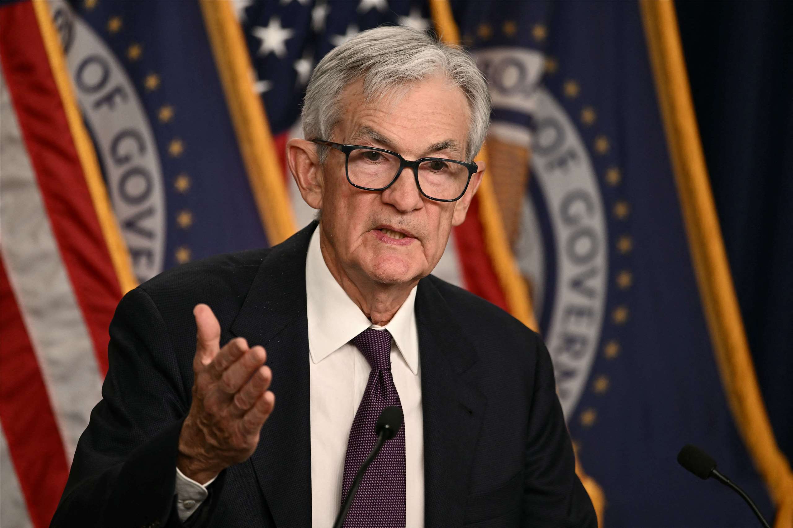 聯準會主席鮑爾(Jerome Powell）召開記者會，宣布聯準會利率按兵不動。