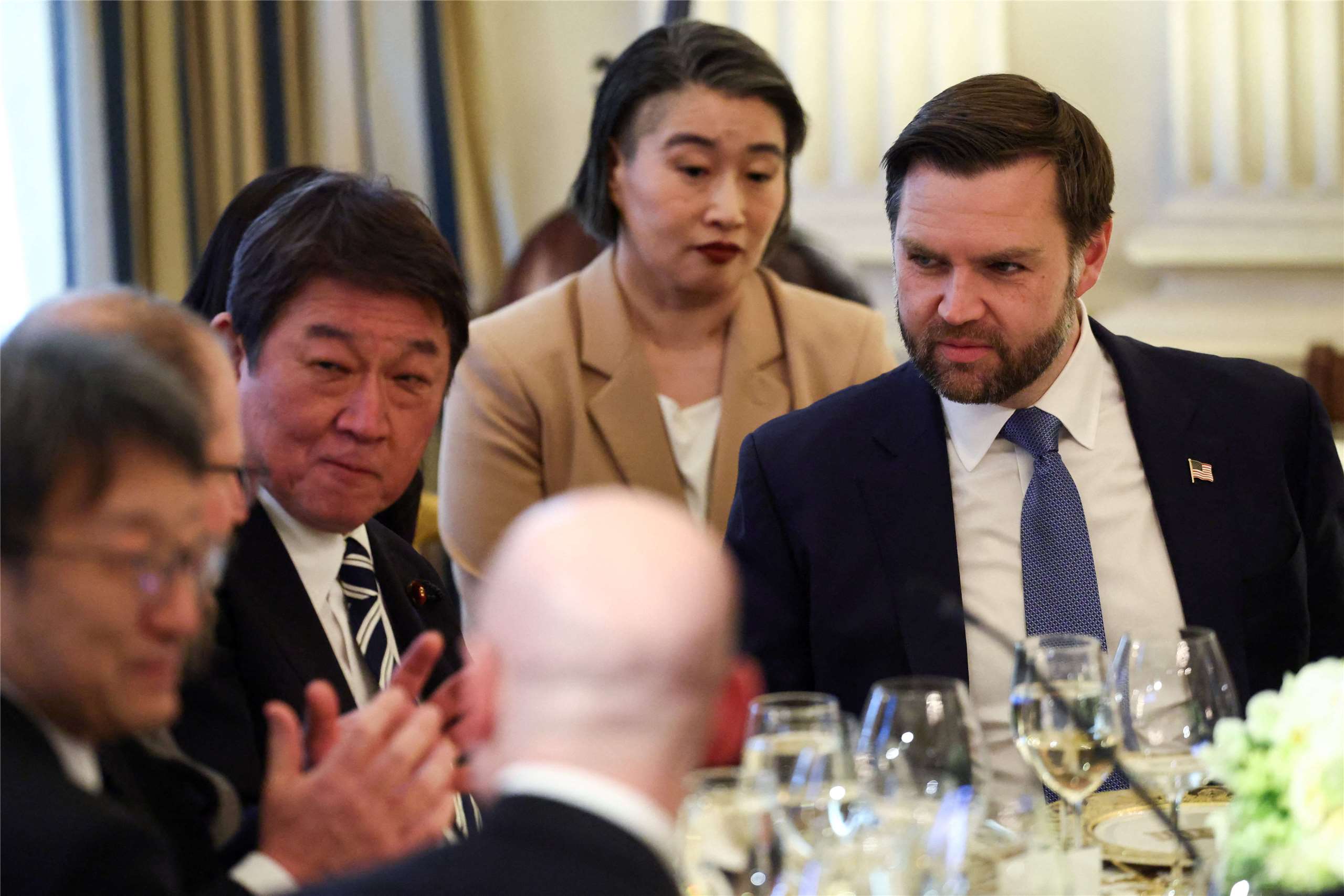日本外相茂木敏充和美國副總統范斯出席19的白宮晚宴。 
