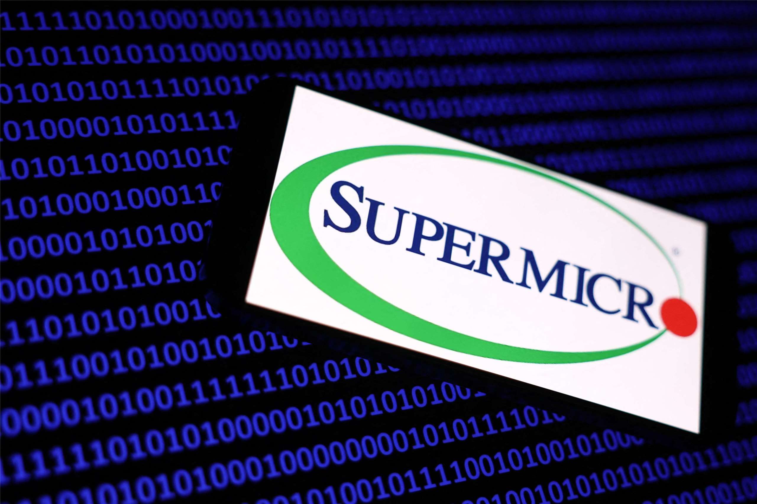 人工智慧(AI)優化伺服器製造商美超微(Super Micro Computer)的3名關係人士，包含其共同創辦人，被指控密謀將美國AI技術非法轉移給中國。示意圖。(AFP)