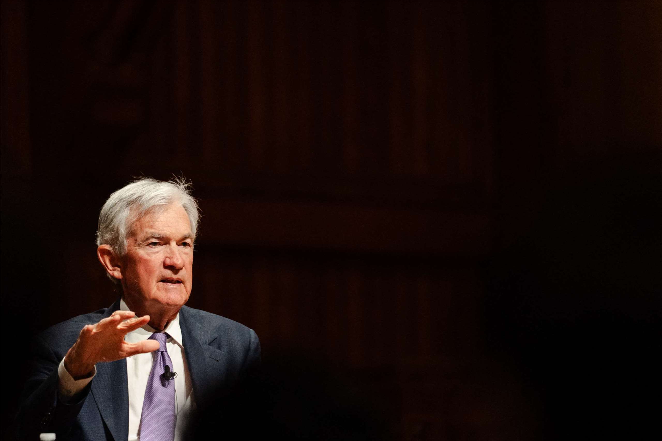 美國聯準會主席鮑爾(Jerome Powell)在哈佛大學發表演說。