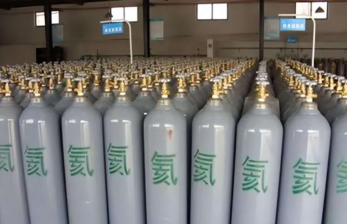 中東局勢動盪引發產業對半導體製程所需氦氣、石化原料及下游產品供應與價格波動的疑慮，將透過跨部會協調、產業合作及即時應變作為，優先保障國內供應鏈基本運作，確保關鍵原物料穩定供應與價格合理。 (示意圖 : 微博)