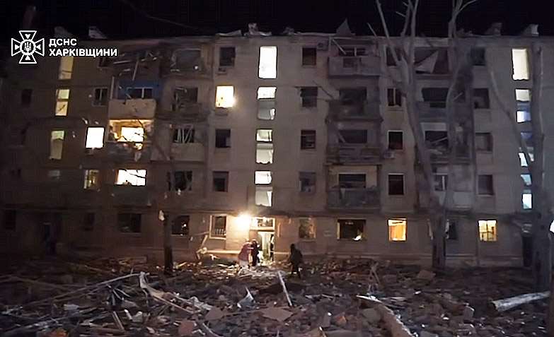 俄羅斯7日凌晨對烏克蘭發動大規模無人機及飛彈攻擊，導致東北部城市哈爾科夫(Kharkiv)至少7人死亡，其中包括兩名兒童。(翻攝IG@zelenskyy_official)