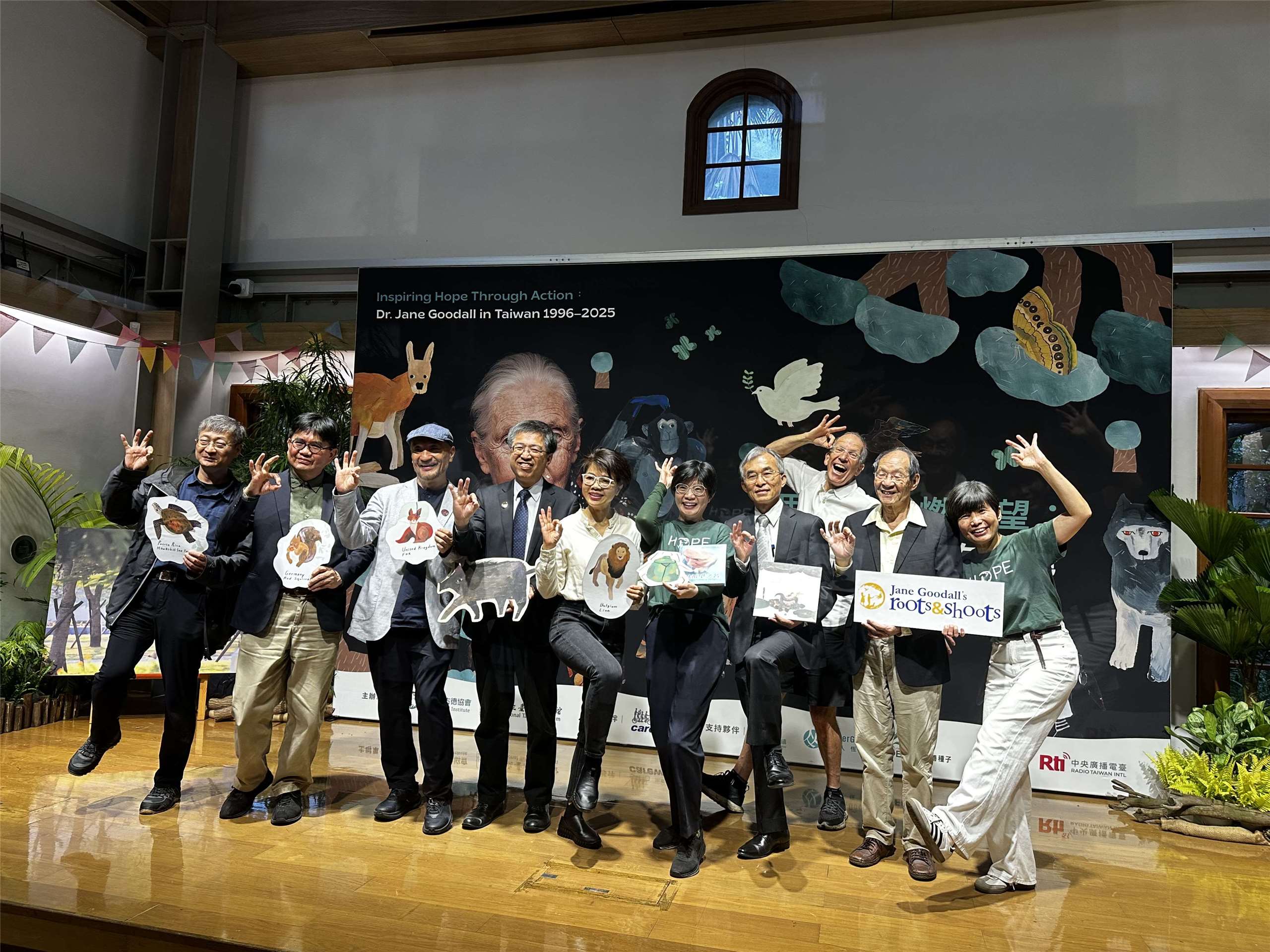 國際珍古德協會27日推出珍古德博士在臺灣1996-2025特展。(楊雨青攝)