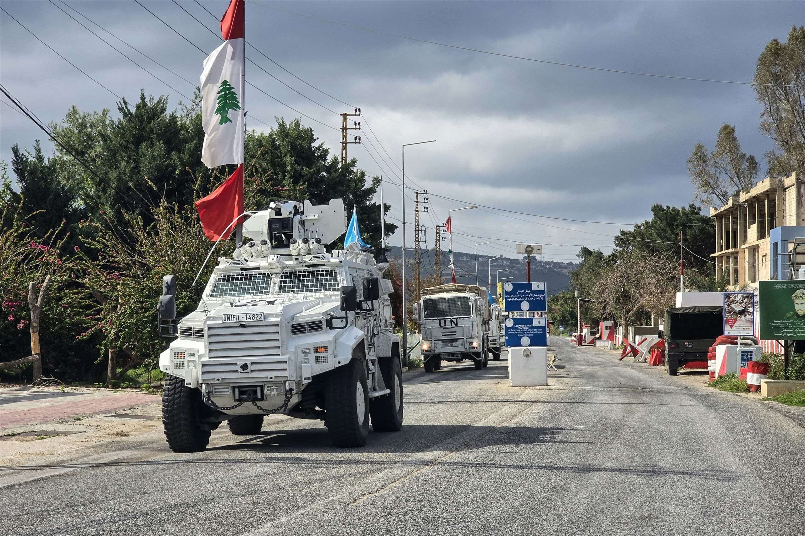 圖為聯合國駐黎巴嫩臨時部隊(UNIFIL)駛過黎南的一處黎巴嫩軍事哨站。資料照片。
