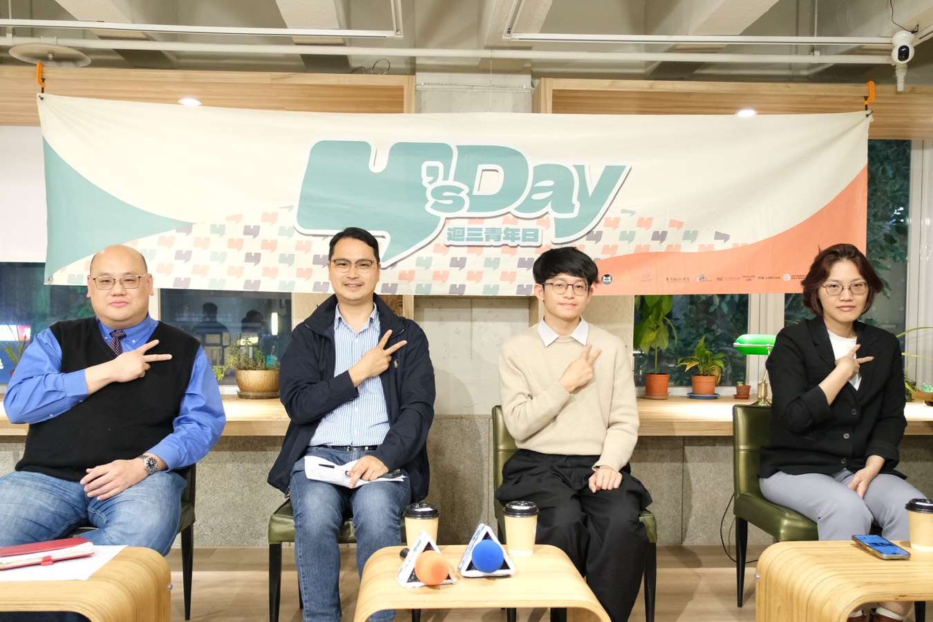 Y's Day「週三青年日」活動，25日舉行「當中國尖端武器遇上美國的破銅爛鐵：解放軍的含金量之謎？」座談。圖左起：林穎佑 馬準威 溫約瑟 郭玫岑。(台灣智庫提供)