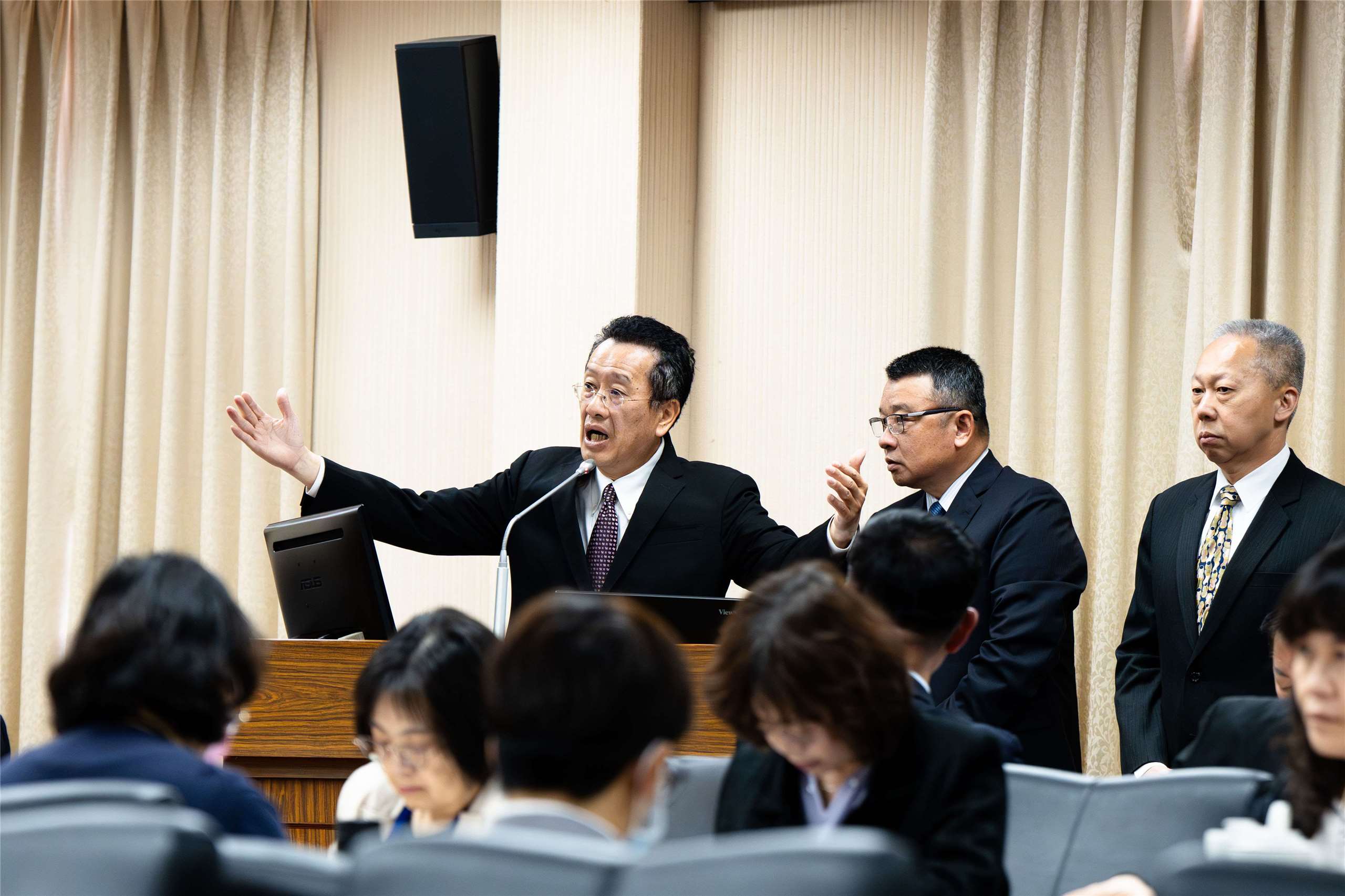 國防部長顧立雄23日在立法院表示，軍購特別條例納入無人機採購，重點是要建立國內產業鏈，因為不可能期待20萬架無人機就能贏得島嶼作戰，而是要在戰時有持續生產量能。(楊仁翔 攝)