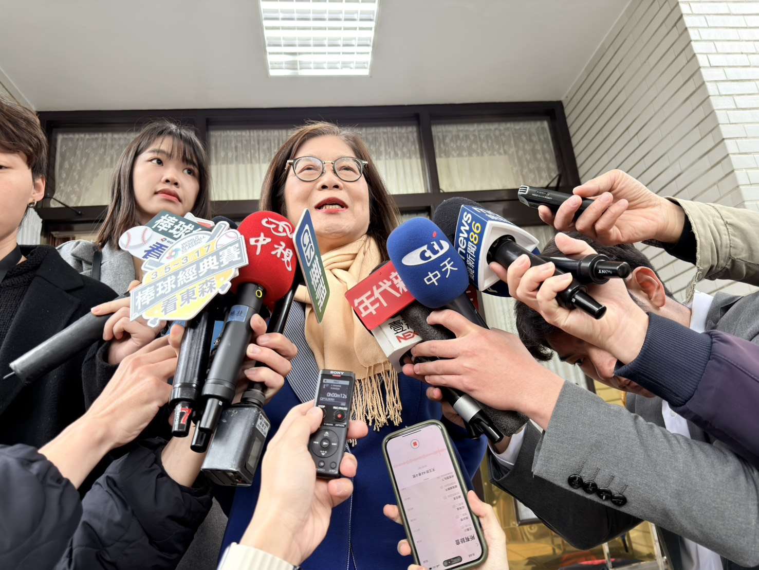 海委會主委管碧玲10日在立法院表示，在台灣外交處境艱困的現實下，日前行政院長卓榮泰赴日實屬難得，國人應給予肯定與支持。(鄭佑漢 攝)