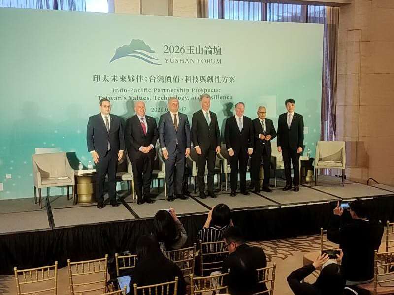 第九屆玉山論壇16日下午舉行場邊記者會，來自斐濟、英國、德國、荷蘭、加拿大與捷克的政要齊聚一堂 (央廣記者王照坤 攝)