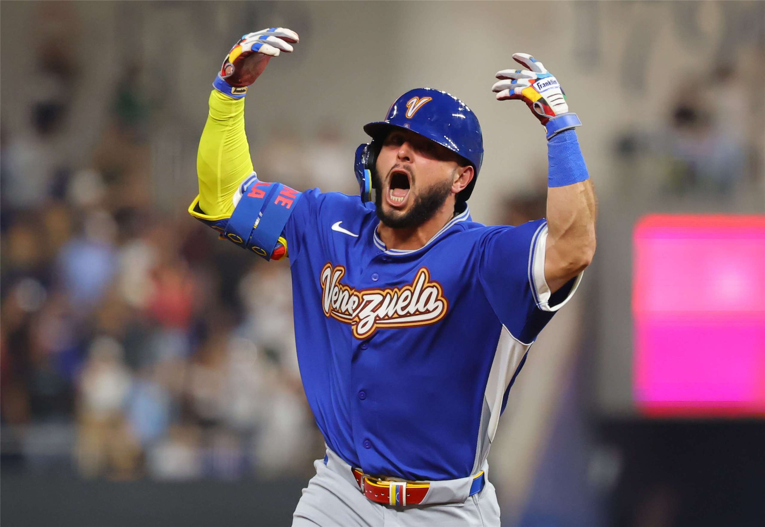 日本與委內瑞拉在世界棒球經典賽(WBC)8強激烈交鋒，委內瑞拉七棒阿布瑞尤(Wilyer Abreu)在六局上轟出逆轉三分砲。