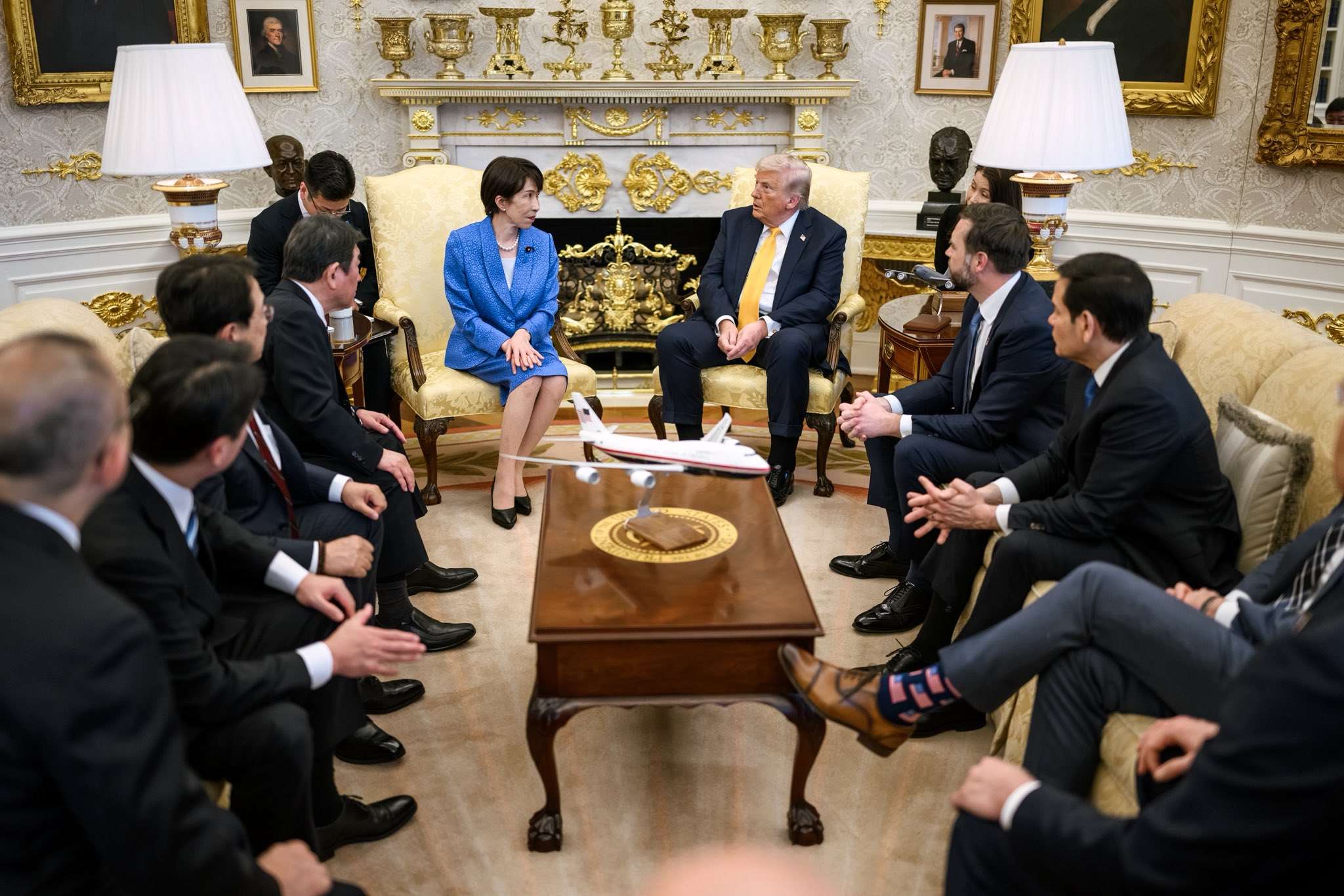 美國總統川普19日在白宮會見來訪的日本首相高市早苗。(X@White House)