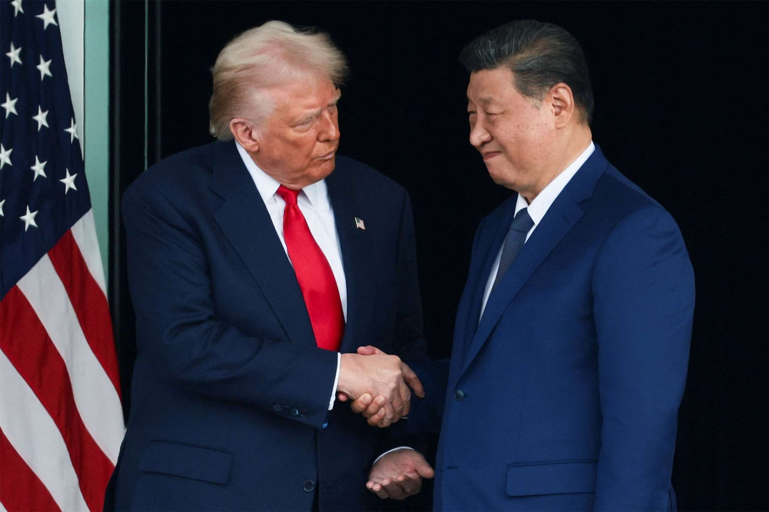 美國總統川普(左)與中國國家主席習近平(右)。