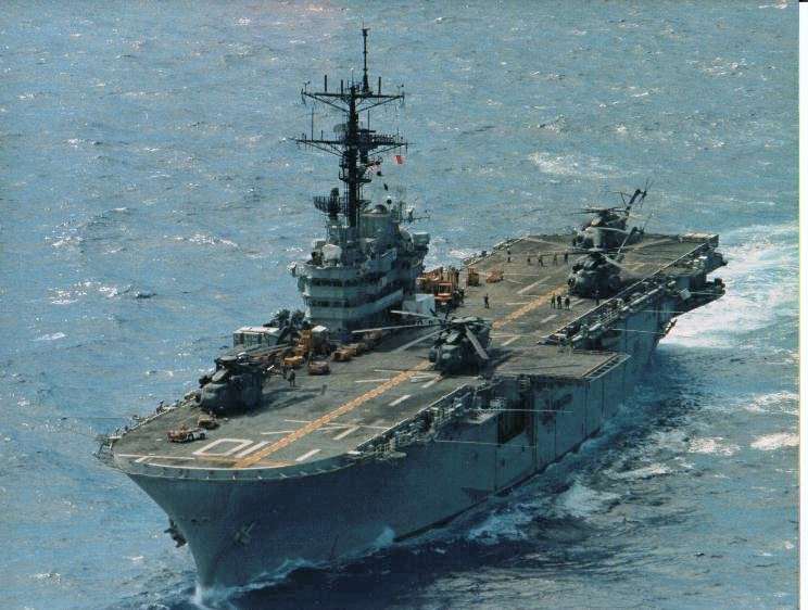 美軍駐日本的「的黎波里號」兩棲突擊艦(USS Tripoli)。(維基百科)