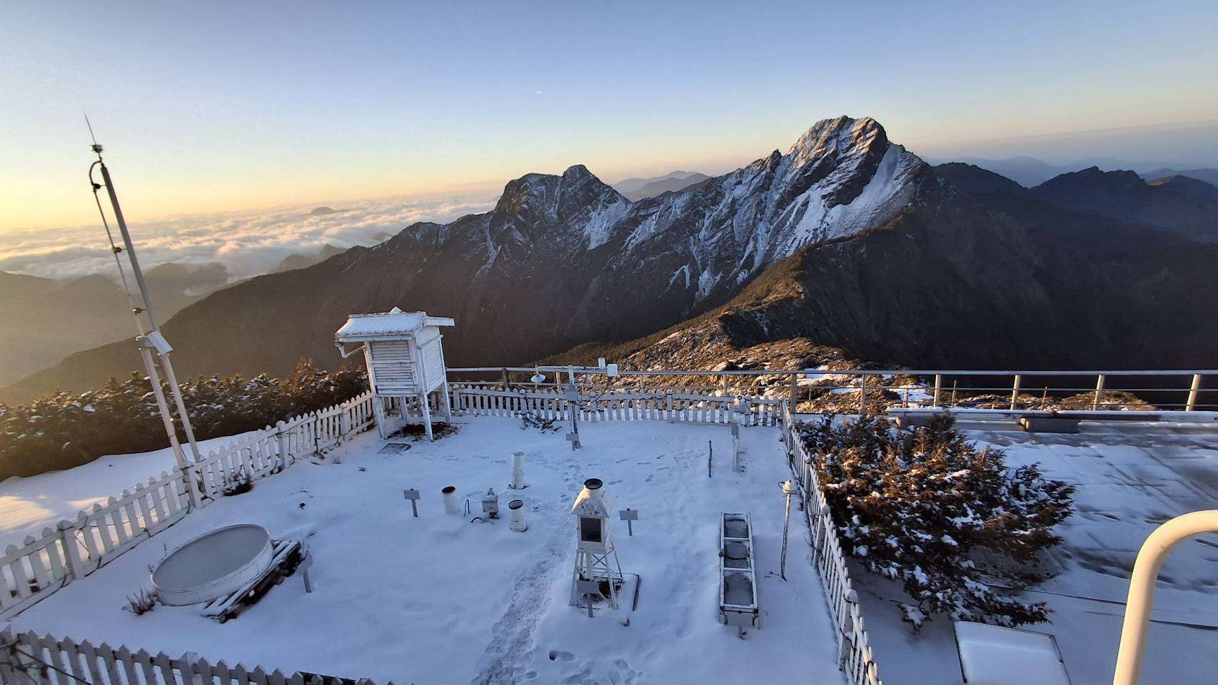 3月6日玉山氣象站的清晨風景。(氣象署臉書粉專)