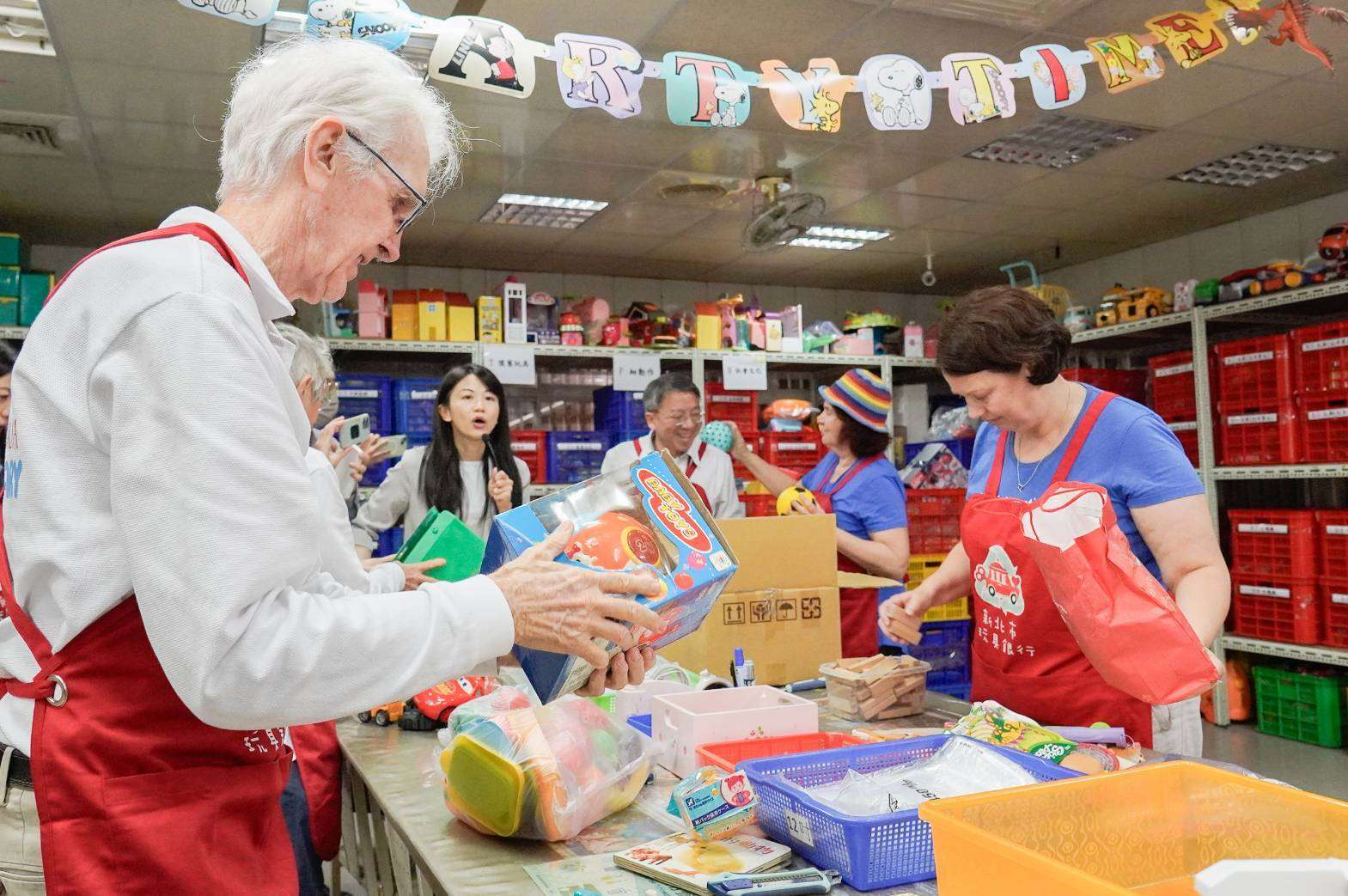 回收到共享  澳洲團來台挖寶「玩具再生術」