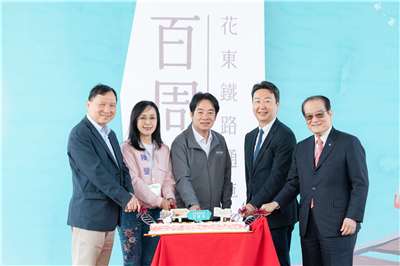 總統賴清德(中)出席「花東鐵路通車百周年慶祝典禮」。(圖：總統府)
